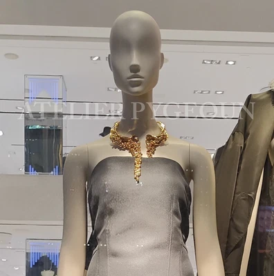 NUEVO CON ETIQUETAS H&M Holiday 2025 Collar con detalles de cuentas con bisagras color dorado 1323560001 Foto 1 de 3