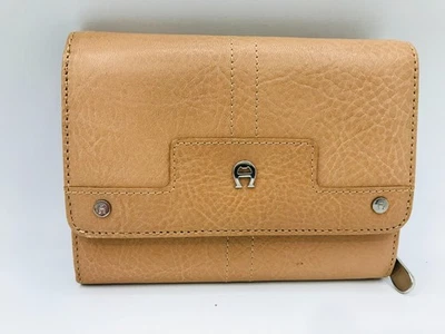 CARTERA A PRESIÓN ETIENNE AIGNER CUERO CON SOLAPA CREMALLERA Cuero Guijarro Tostado--Parece sin usar Foto 1 de 4