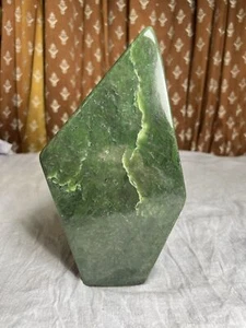 1.6kg Green Nephrite Jade freeform tumble healing crystal tower Pakistan - Picture 1 of 9
