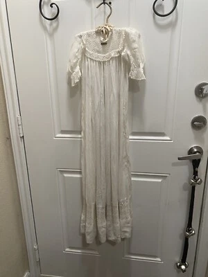 Antiguo vestido de bautizo victoriano cosido a mano delicado hermoso detalle Foto 1 de 4