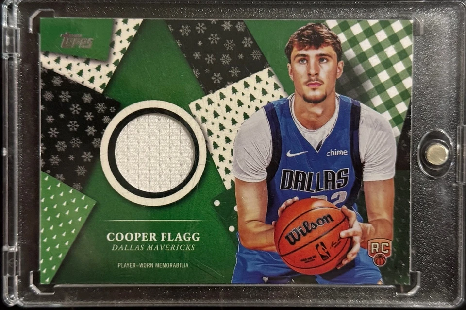 Xadrez verde 2025-26 Topps Holiday Cooper Flagg Rookie Jersey Patch SP - Imagem 1 de 2