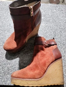 Botín Tory Burch Remy Shiraz a Marrón Forrado en Piel de Oveja Tacón de Cuña Botín 9.5 - Imagen 1 de 10