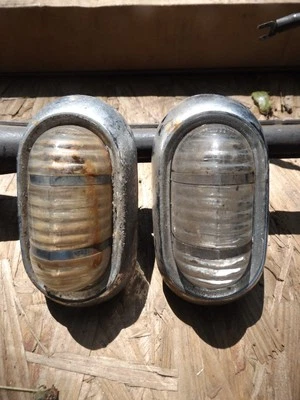 Luces de reversa Chevrolet 1953-54 == Pontiac Chieftain Silver Streak Foto 1 de 3