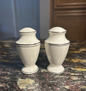 Lenox Federal Platinum Bone China Salt & Pepper Shaker Set - NEW - Picture 1 of 4