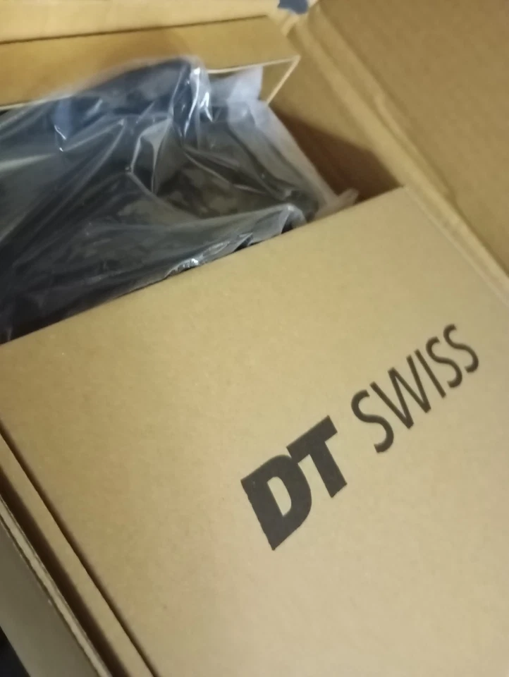 forcella DT SWISS F 535 ONE - 27.5 boost 150MM - 44MM OFFSET  - Immagine 1 di 4