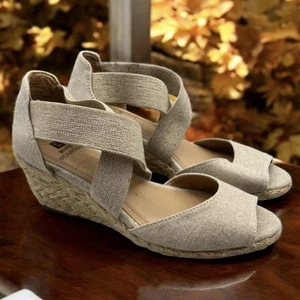 White Mountain Hudlin Wedge Sandal Womens 7M Beige Gold 1750 - Picture 1 of 8