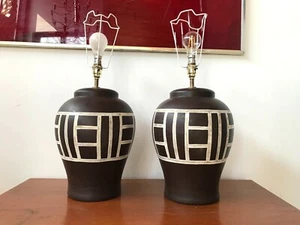 Par de lámparas de mesa de cerámica contemporáneas a juego - Imagen 1 de 6