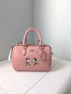 Nueva con etiquetas bandolera Coach CN030 Disney X Coach Mini Rowan con motivo de patín de hielo rubor - Imagen 1 de 5