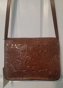 Nuovo con etichette - PATRICIA NASH VALLATA Tracolla in pelle lavorata, con sacchetto antipolvere, prezzo al pubblico consigliato $169 - Foto 1 di 9