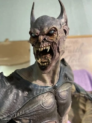 蝙蝠侠高谭市噩梦 Sideshow 收藏品独家吸血鬼版 — 第 1/4 张图片