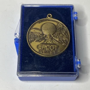 DISNEY EPCOT CENTER 1982 OPENING YEAR KEYCHAIN In Original Box with Price Tag - Picture 1 of 9
