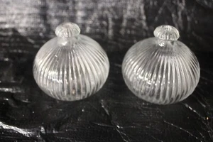 Pair of Vintage ball shaped perfume bottles ribbed (no stoppers) (45) - Picture 1 of 3