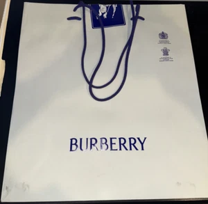 Borsa regalo Burberry autentica carta shopping bianca grande 18” x 16,5” x 6,5” - Foto 1 di 2
