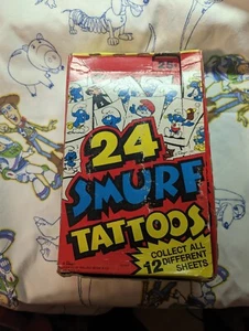 1982 Vintage Topps Smurf Tattoos Flimsy Box Crushed Packs Fine 2 Sold - Picture 1 of 2