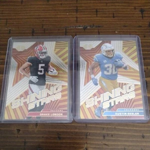 2-2023 Panini Illusions Shining Stars Austin Ekeler e Drake Londra - Foto 1 di 2
