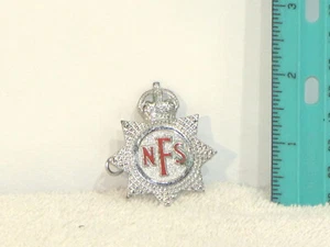 UK VEREINIGTES KÖNIGREICH/GROSSBRITANNIEN 2. WELTKRIEG NATIONALE FEUERWEHR MÜTZE PIN ABZEICHEN - Bild 1 von 2