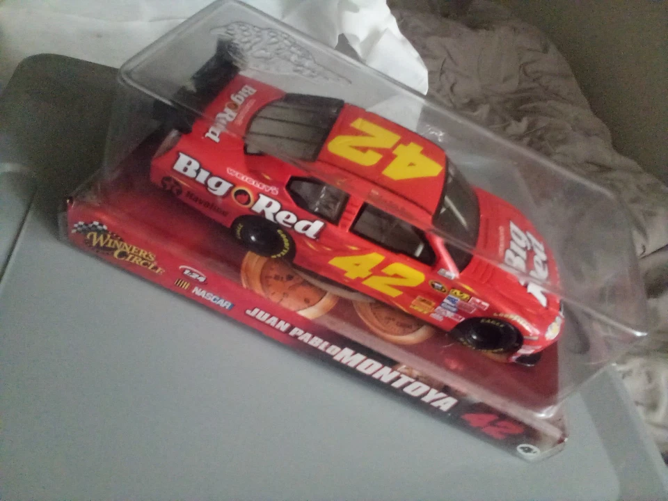 Winner's Circle 压铸 1:24 - #42Juan Pablo Montoya Big Red (2008) — 第 1/1 张图片