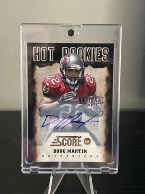 2012 Score - Hot Rookies Doug Martin AUTO 1/1 (RC) - Image 1 of 2