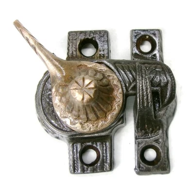 Uma trava de trava antiga vintage vitoriana Eastlake ornamentada para janela recuperada - Imagem 1 de 4