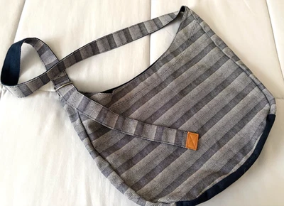 Cartera retro Metro by Thirty-One de lona azul y blanco roto Foto 1 de 4