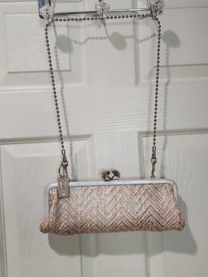 罕见蔻驰 1941 Amanda Darcy Kisslock 链式离合器银色 13592 — 第 1/4 张图片