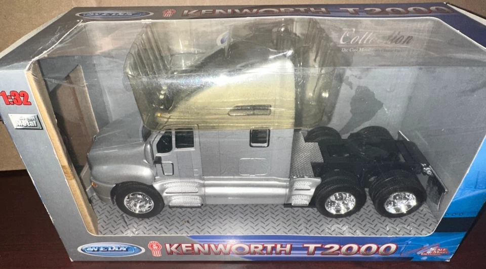 Kenworth T2000 Extended Cab 1/32 Scale Diecast Model by Welly - Silver #774 - Image 1 of 1