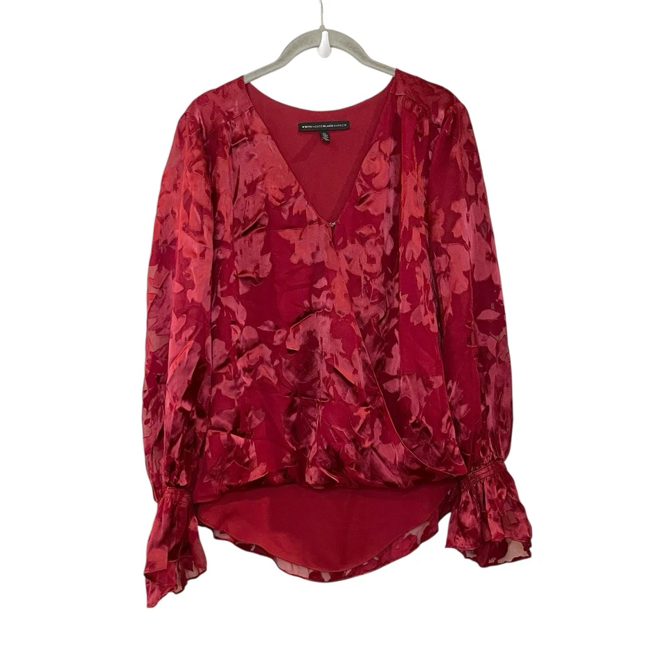 Blusa de satén con sobrepelliz rojo Burnout del mercado negro de la Casa Blanca manga campana envolvente sintética Foto 1 de 4