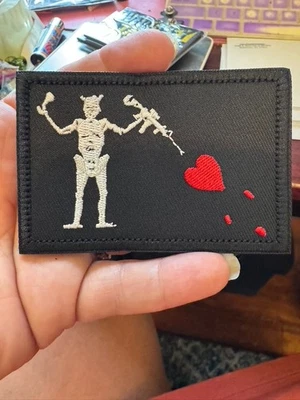 BLACKBEARD PIRATE FLAG iron-on PATCH JOLLY ROGER Skull Swords EMBROIDERED SKULL - Image 1 of 2