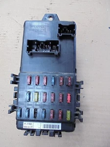 CAJA DE FUSIBLES INTERIOR KIA SEDONA 2000 - Imagen 1 de 1