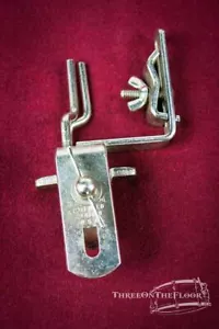 Montaggio a blocco campana ausiliaria mucca Slingerland anni '40: hardware vintage: lotto 091 - Foto 1 di 4