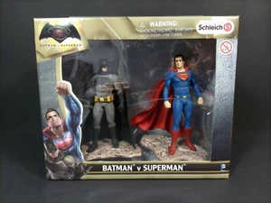 FIGURA SCHLEICH DC COMICS 22529 BATMAN VS SUPERMAN - Foto 1 di 2
