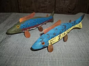 2 VINTAGE ICE HOUSE SPEARING DECOYS/ Ice Fishing Dark House Spearing Fish Decoy - Picture 1 of 10