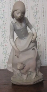 LLardo junges Mädchen mit Katze 81/4 cm groß - Bild 1 von 7