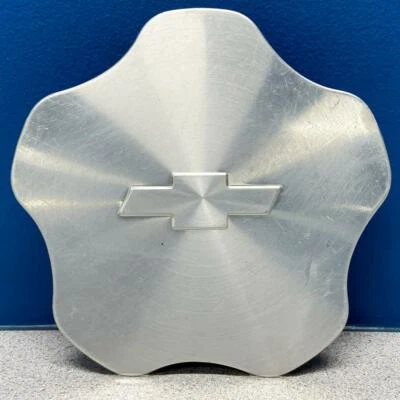 Tapa central de rueda GM # 09594144 Chevrolet Monte Carlo # 5085 2000-2005 usada Foto 1 de 4