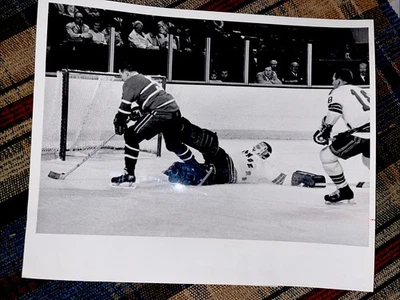 1967 GILLES VILLEMURE NHL HOCKEY TYPE 1 PHOTO GILLES TREMBLAY GOALIE AHL WHL WHA - Image 1 of 4