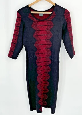 Vestido suéter reto Gabby Skye tamanho grande midi preto e vermelho - Imagem 1 de 4