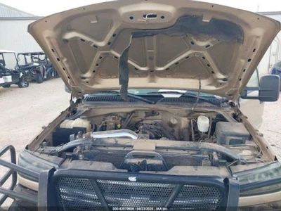 (LOCAL PICKUP ONLY) Grille Classic Style Creased Door Skin Fits 05-07 SILVERADO  Foto 1 de 4