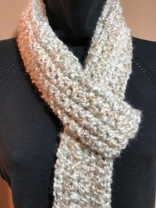  NEU! Handgefertigter gehäkelter dünner Schal ~ 2,5 x 89 ~ weiche warme Perlen selbstgesponnenes Acryl  - Bild 1 von 7