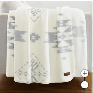 Pendleton Pendleton Geometric Print Aztec Western Plush Throw 50x70 Nwt - Picture 1 of 5