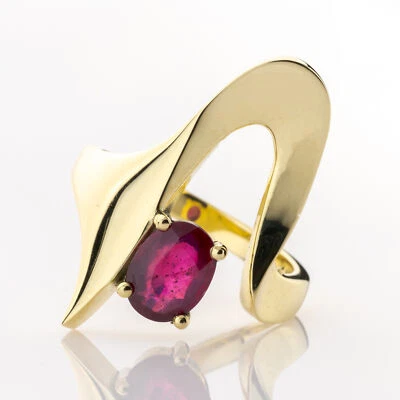 14k gold ring with a ruby - Image 1 of 4