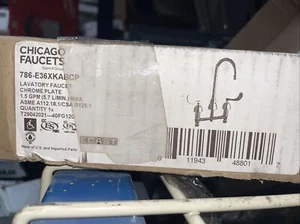Chicago Rubinetti 786-E36XKABCP Rubinetto montato su ponte 1,5 GPM 8" centri collo d'oca - Foto 1 di 5