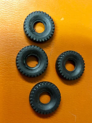 4 Dinky Toys 军队超级玩具黑色方块胎面橡胶 20 毫米轮胎 — 第 1/2 张图片