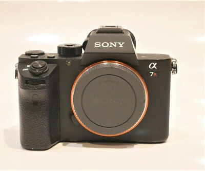 Cámara digital Sony Alpha A7RII ILCE-7RM2 42,4 mega píxeles (solo cuerpo) obturador bajo, usada Foto 1 de 4