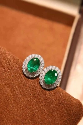Pendientes estilo clásico esmeralda natural 1,5 quilates oro G18K diamantes 0,5 quilates Foto 1 de 3