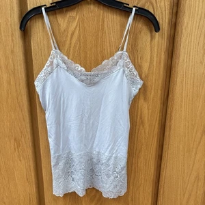 White House Black Market Trägertop mit breiter Spitze grau S - Bild 1 von 5