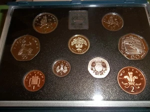 Juego de monedas de prueba Royal Mint 1992 en estuche con certificado de autenticidad inc fecha doble CEE 50p - Imagen 1 de 6