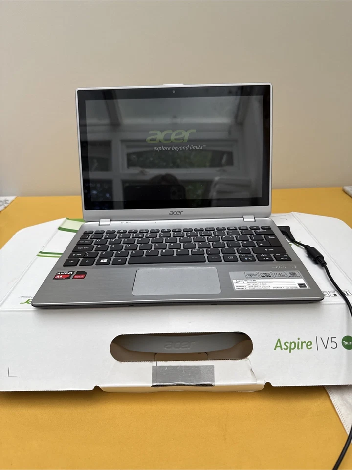 Acer Aspire V5-122P Silver Laptop. - Image 1 of 4