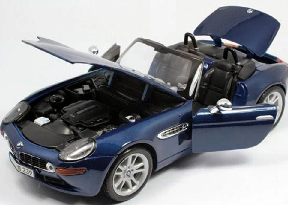 Motormax - BMW Z8 Roadster Convertible (1/18 scale diecast model car, Blue) - Image 1 of 3