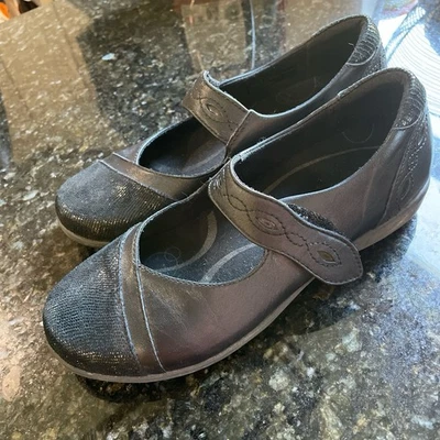 Mocasines Aravon Mary Jane Glimmer negros con correa Foto 1 de 4