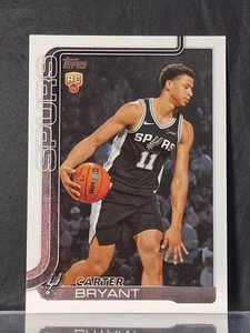 Baloncesto Topps Carter Bryant San Antonio Spurs 2025-26 #214 radiocontrol - Imagen 1 de 2